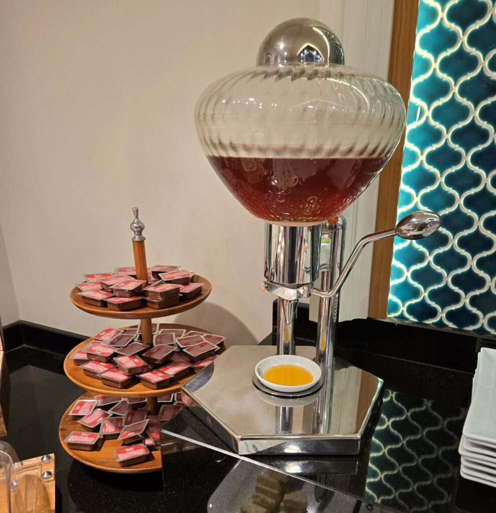 Honey urn at the Port Artur Hotel.